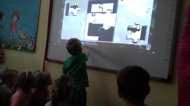 Uroczyste przekazanie tablicy multimedialnej